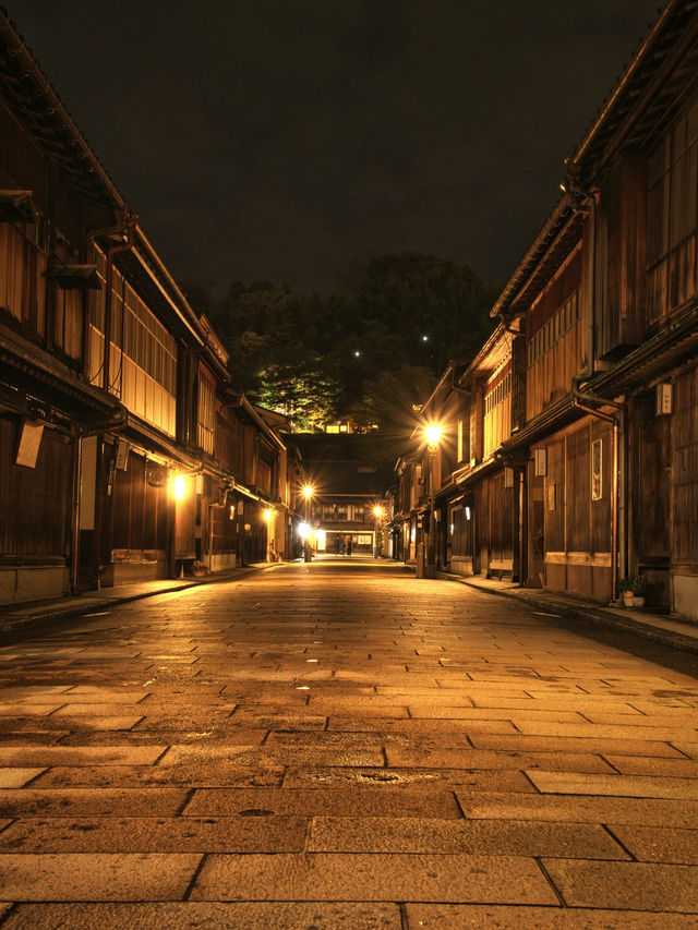 【石川】夜が更ける時間帯からの散策がおすすめ‼️薄暗い町屋街で風情を堪能🥰