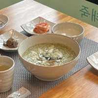 朝ご飯に抜擢の激うまアワビ粥が食べるお店"ジニアワビ粥전복죽"🤎