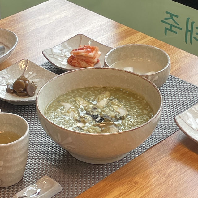 朝ご飯に抜擢の激うまアワビ粥が食べるお店"ジニアワビ粥전복죽"🤎