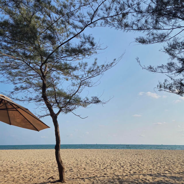 หาดแหลมเจริญ…จังหวัดระยอง 🌊⛱️