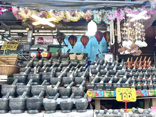 ตลาดประมงพื้นบ้าน อ่างศิลา