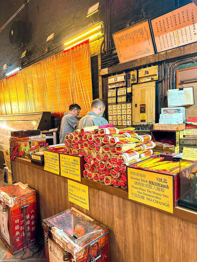 วัดหม่านโม (Man Mo Temple)