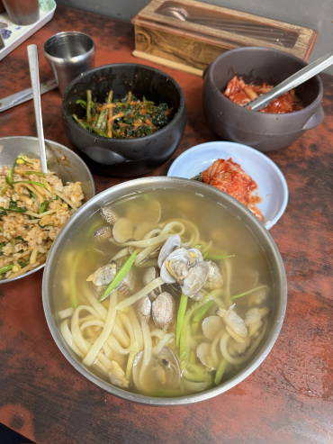 韓国旅行】ソウル大興駅／優しいオモニが作るアサリカルグクス | Trip