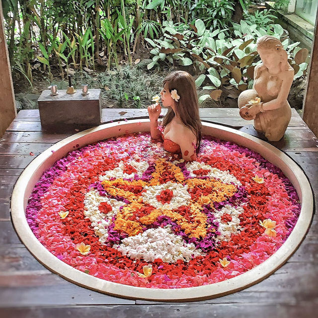 【バリ旅行】インスタ映えNO.1！UDAYA RESORTのフラワーバス♡！ 