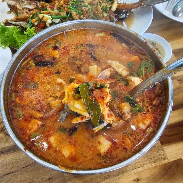 มาทะเลก็ต้องกินอาหารทะเลที่ร้านเจ๊เมี้ยน