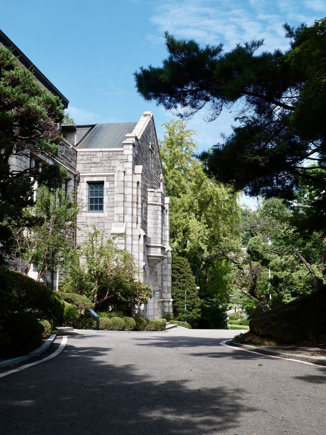 EHWA UNIVERSITY | A SCENIC CAMPUS FILLED WITH TRADITION AND MODERNITY