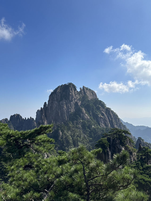 🏞️ Hiking Huangshan: A Journey Through China’s Yellow Mountains 🌄