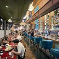 Have you seen an Alice In Wonderland cafe before