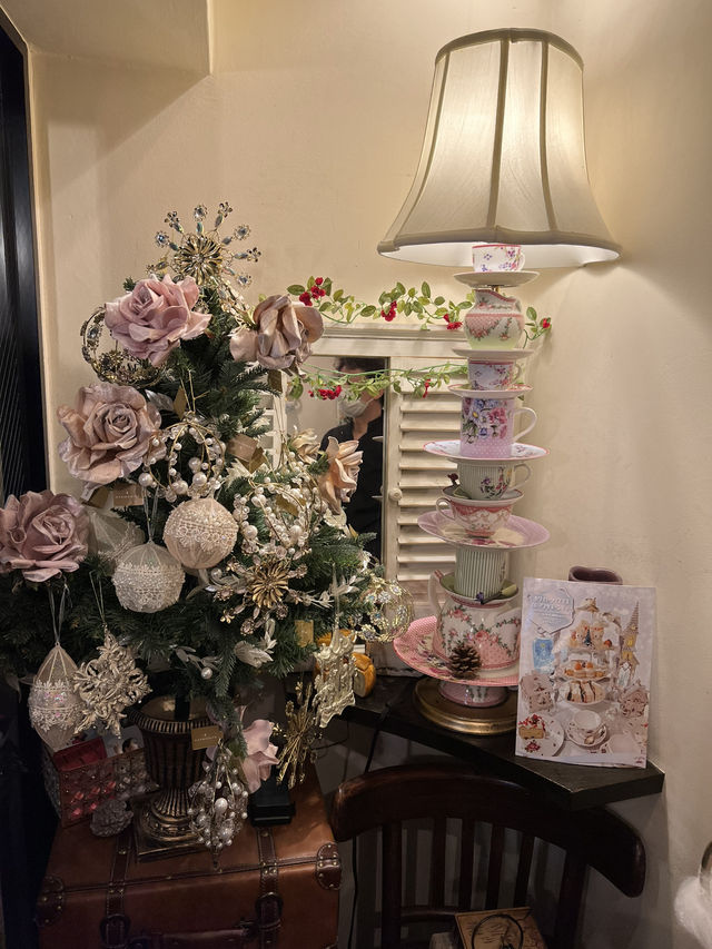 Pretty high tea at Cafe Acorite🐰💜