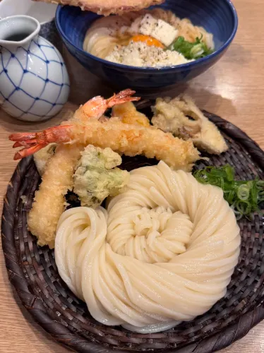東京の隠れた名店、うどんと天ぷらが忘れられない「うどん慎」