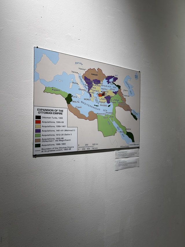 5시17분에 멈춰있는 스코체 시립 박물관🇲🇰