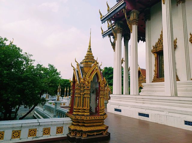 泰國曼谷湄南河畔著名皇家古跡寺廟景點：Wat Ratchaburana Ratchaworawihan 拉嘉布拉那寺，適合拍照📸打卡冥想