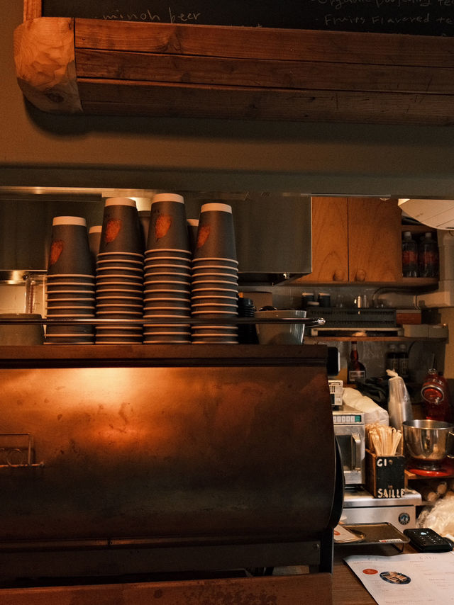 🇯🇵 Discover Cozy Delights at Neel Cafe in Charming Nakazaki Town