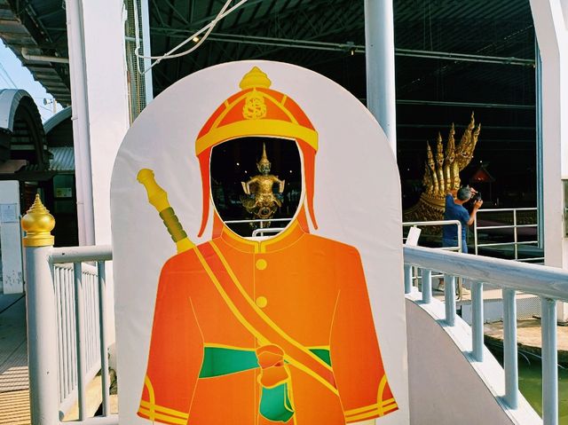 泰國曼谷市中心湄南河畔著名博物館景點：龍舟博物館，各種精美泰國龍舟，適合打卡拍照📸