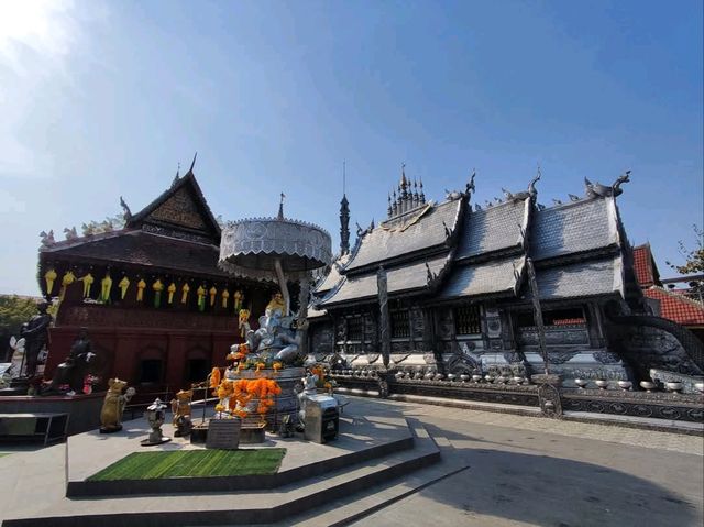 สุดตระการตา อุโบสถเงิน หลังแรกของโลก