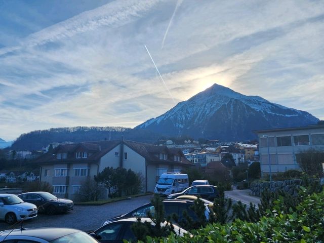 スイスの美しい小都市シュピーツ（Spiez）：トゥーン湖の絶景と水辺の魅力