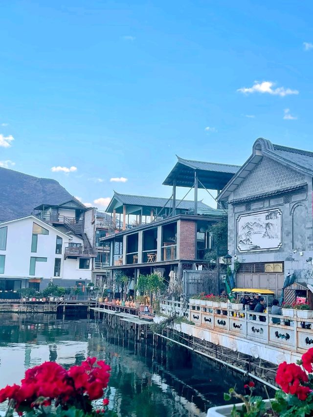 Shuanglang Ancient Town: A Sunset Stroll by the Water