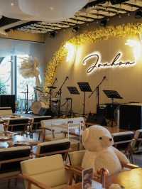 📍 Jomhom Cafe & Music 🦋🌼🌿☕
