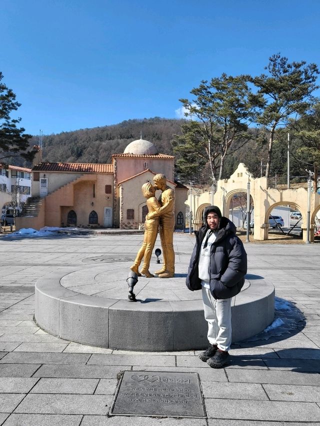 작은 태양의후예 세트장이 함께있는 통리파크