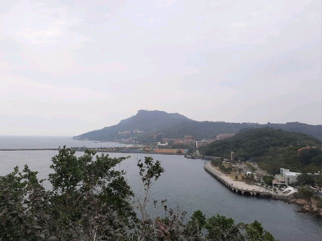 走上高雄燈塔，看見城市與海的交界線
