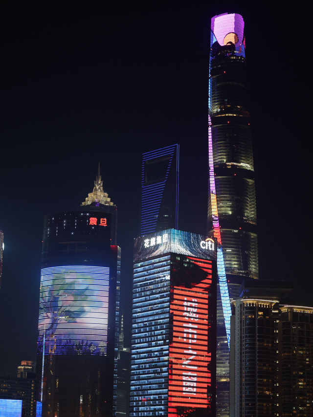 上海外灘：夜幕下的璀璨之美 🌌✨