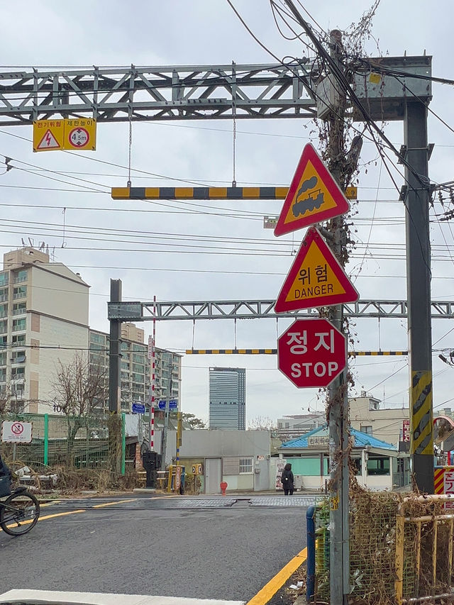 【ソウル】ドラマのロケ地にもなった有名な踏切