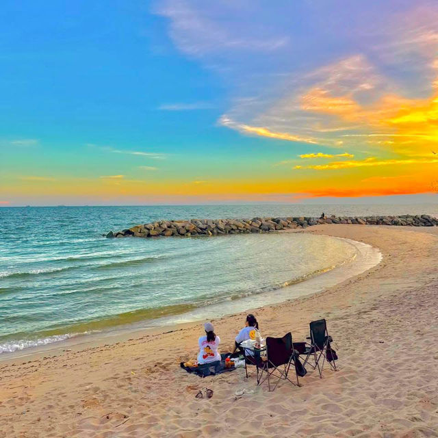 นั่งชิลๆริมทะเลระยอง โคตรฮีลใจ🧡🌊