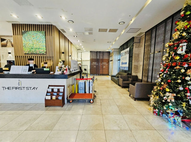 首爾平價住宿推薦| 首爾First Stay Hotel入住心得｜近明洞站交通便利、夜市美食環繞、小資族首選