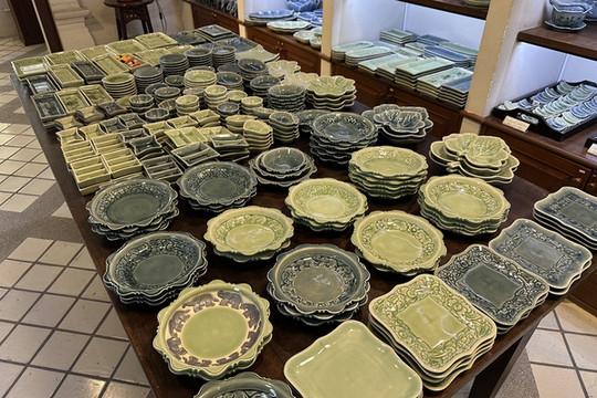 バーンセラドン | BAAN CELADON】静けさと翡翠色の器に出会える