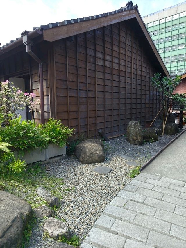 A Stroll Through Tranquility at Rongjin Gorgeous Time