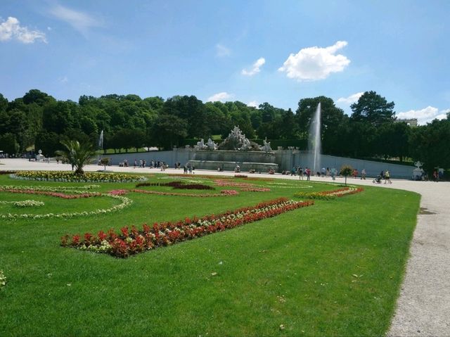 東歐旅遊🥳參觀維也納著名地標熊布朗宮宮殿😍風景勁靚花園勁大👍影相打卡位超靚💯