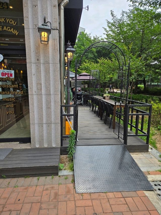 감각적인 실내데이트장소  긱스커피❤️