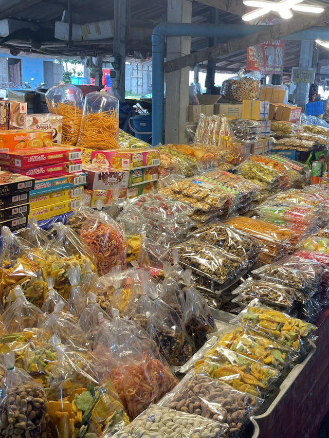 ตลาดหาดสะกอม