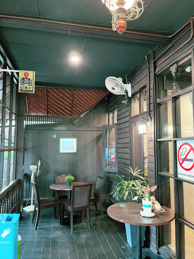 Hornbill Restaurant & Café: A Unique Dining Experience Amid Nature at KL Bird Park