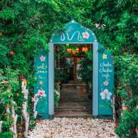 คาเฟ่และร้านอาหาร Vibe ดีริมสระบัวร่มรื่น