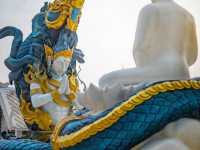タイ東北部の静寂な寺院で、仏教の深い教えに触れてみてください。🕊️🌿