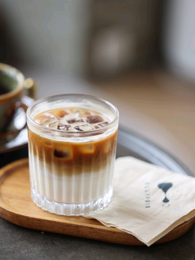 水泥風打卡Cafe ☕📷 上環Ellipsis 型格之選