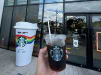 ☕️🇻🇳 Starbucks at West Lake – A Quiet Corner with a Surprisingly Busy Crowd