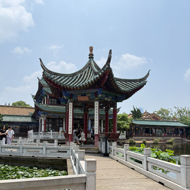 Kunming in 4 Days: Streets to Stone Peak