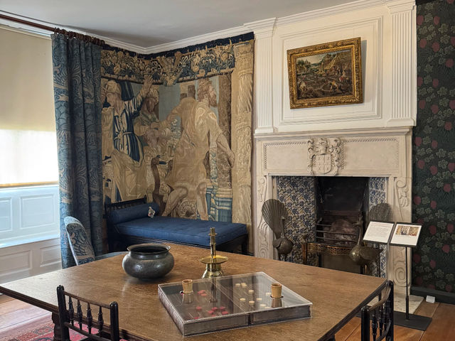 Kelmscott Manor: William Morris's Idyllic Retreat in the English Countryside 🇬🇧🏡