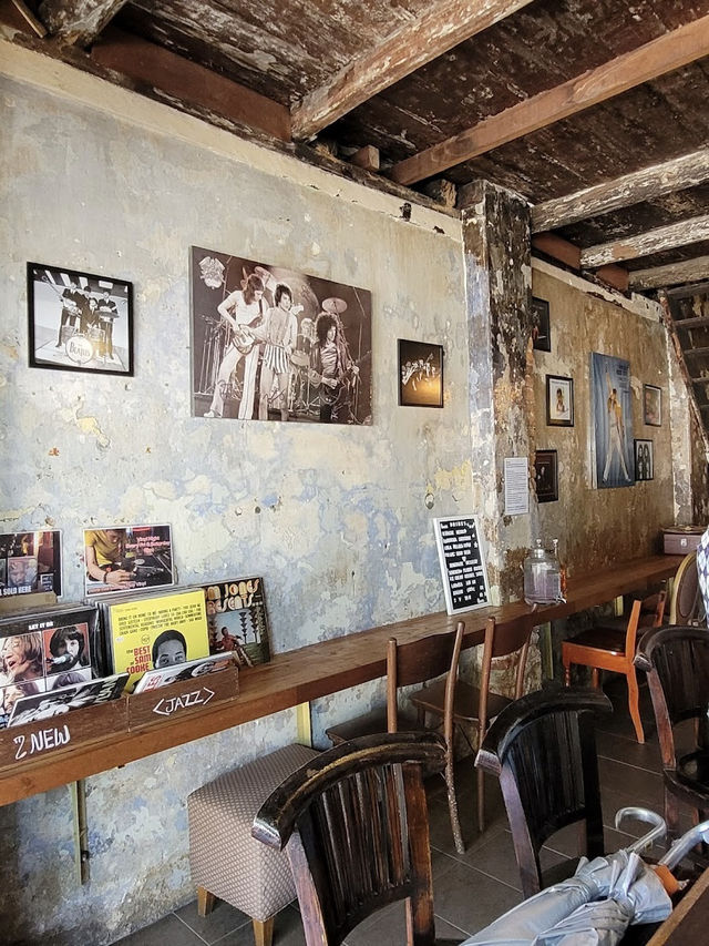 Limau Limau Cafe Melaka, Vintage Vibes and Wholesome Bites