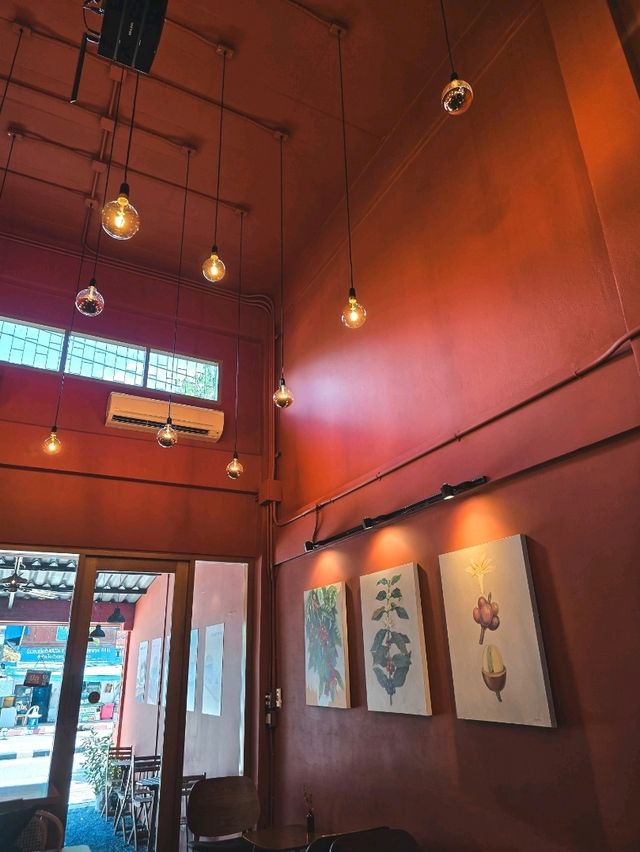 Lapinta Cafe & Roastery คาเฟ่สีส้ม