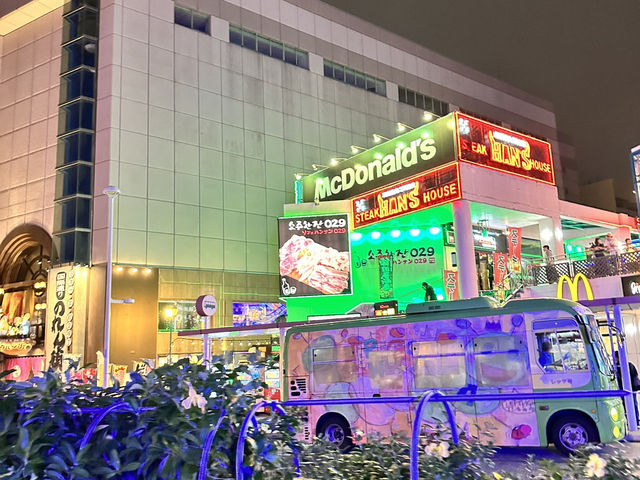 🍢「國際通深夜狂歡！沖繩屋台街：一條街辣翻你的味覺神經」