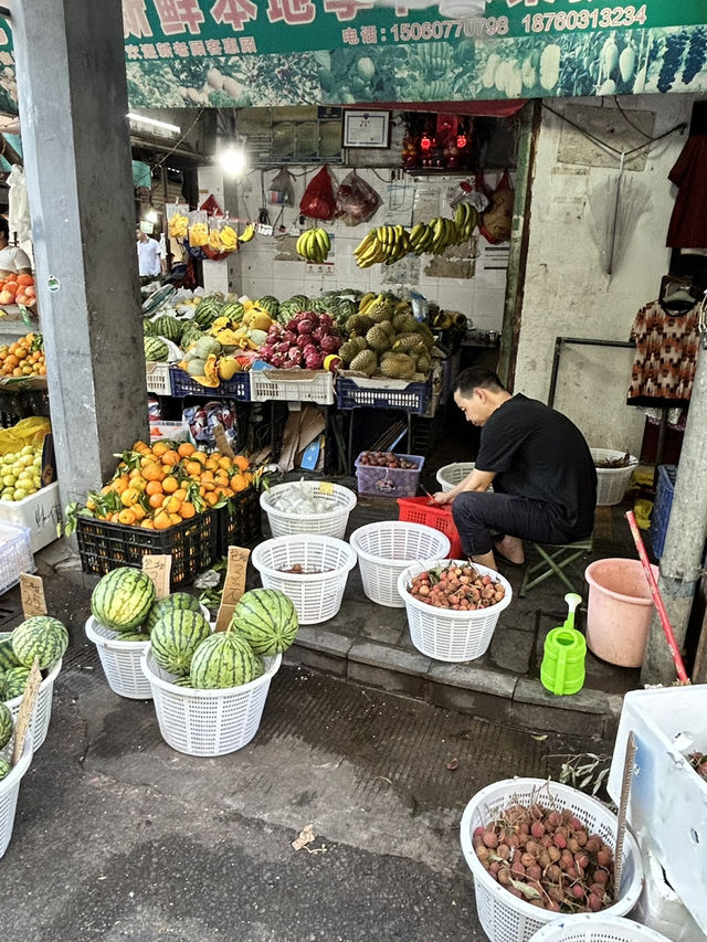 Seafood, Snacks & Street Vibes: Exploring Xiamen’s Eighth Market!