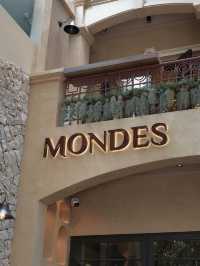Mondes Cafe
