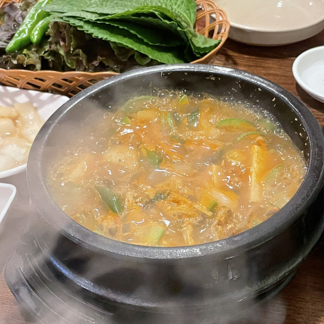 서울 여행 / 진짜 맛있는 구워주는 고깃집 맛집 통김치삼겹살