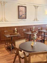 Three-Storey Vintage Charm Just Minutes from the Checkpoint