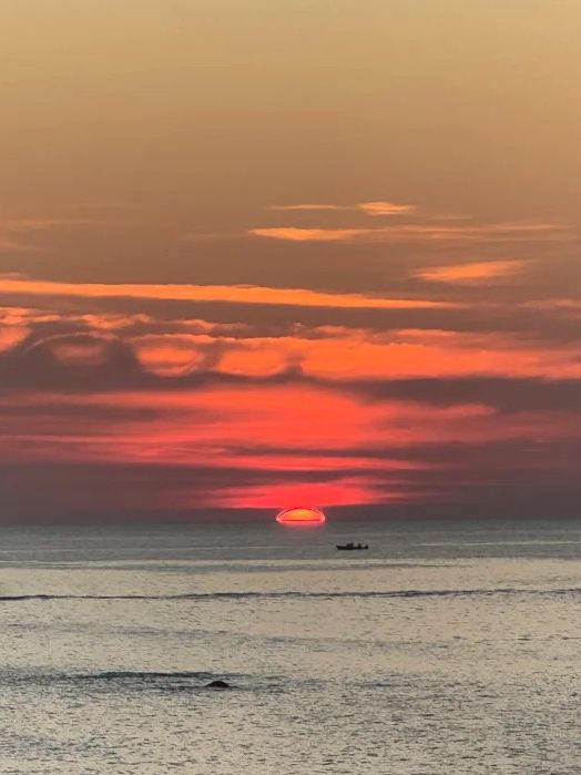 ทะเลภูเก็ตในวันที่ฟ้าระเบิด 🌅