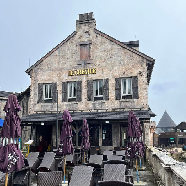 🏰 Lost in France… but in Vietnam?!
