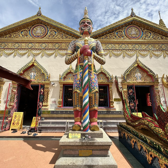 Solo Traveler's Guide to Wat Chayamangkalaram: Penang's Reclining Buddha Temple** 🏯✨